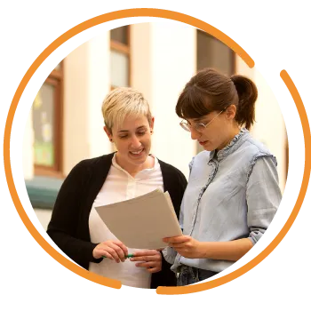 2 mujeres discutiendo